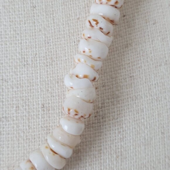Vintage Puka Shell Necklace 18" - Picture 4 of 5